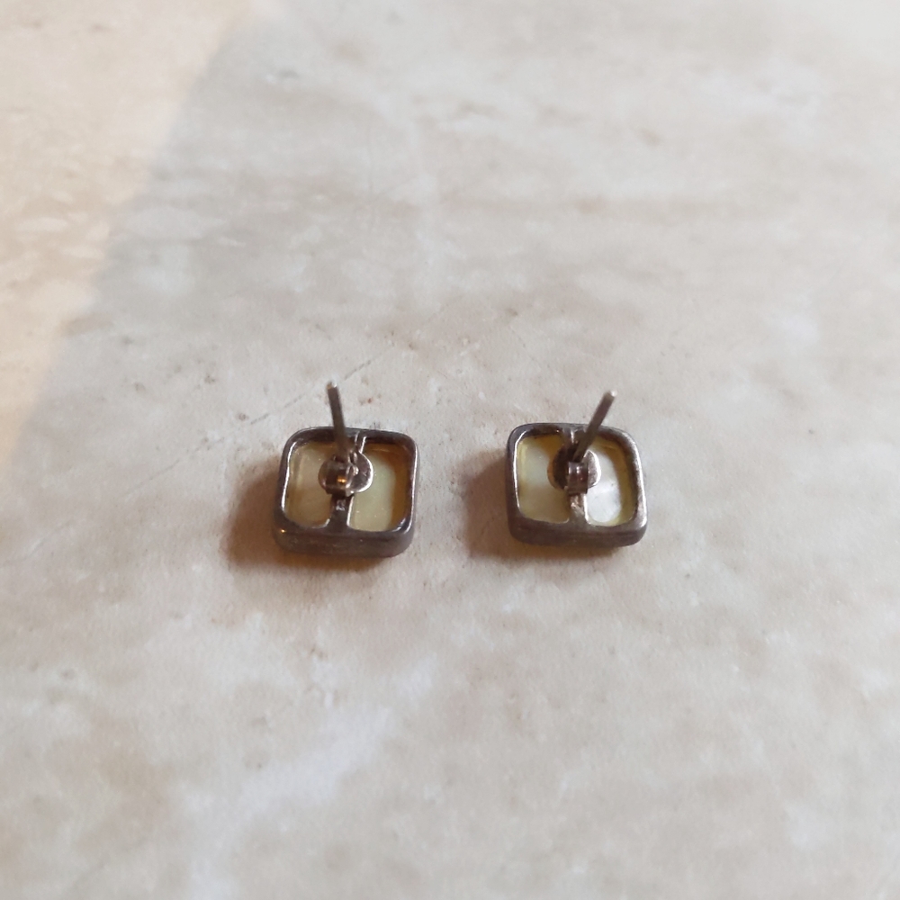 Vintage Minimalist Mother of Pearl Square Sterling Silver Stud Earrings - Picture 2 of 3